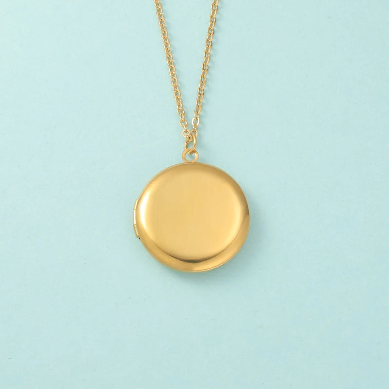 RUMNVNTY 5pc Carved Designs Round Photo Frame Pendant Necklace Stainless Steel Charms Locket Girls Women Memorial Jewelry