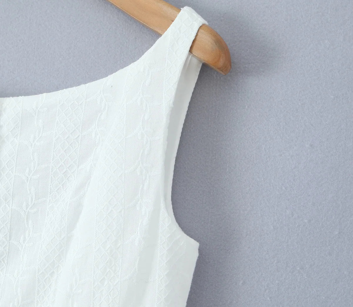2024 Sexy White Embroidery Lace Low Waist Mini Tank Dress Women Open Buttons Neck Bodycon Sleeveless Ruched Hem Swing Party Robe