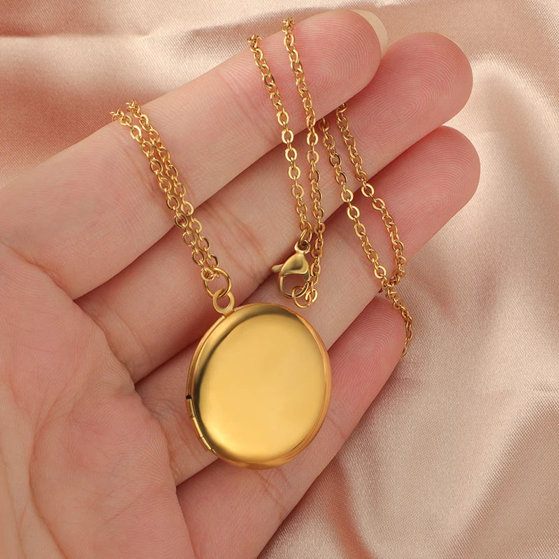 RUMNVNTY 5pc Carved Designs Round Photo Frame Pendant Necklace Stainless Steel Charms Locket Girls Women Memorial Jewelry