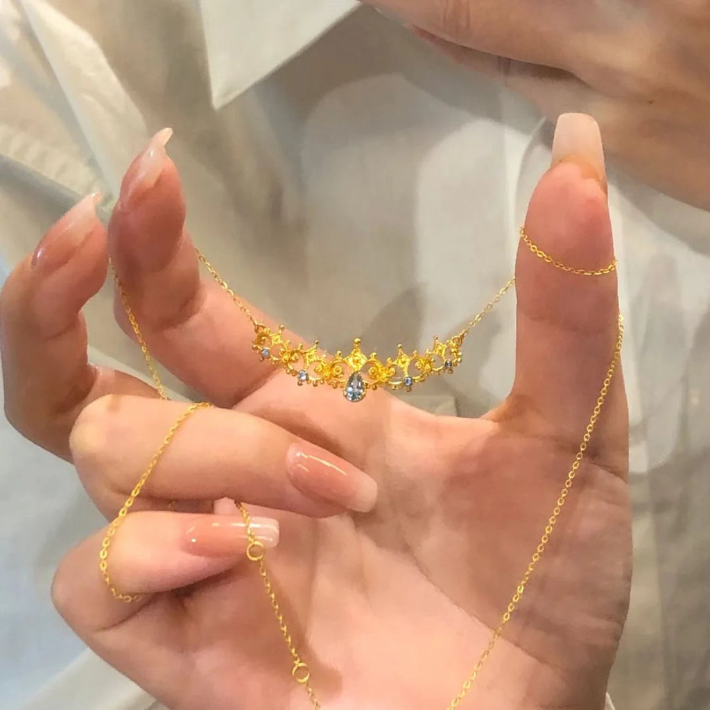 New in exquisite necklace High quality light luxury collar chain simple Romantic crown pendant charm wedding jewelry gift