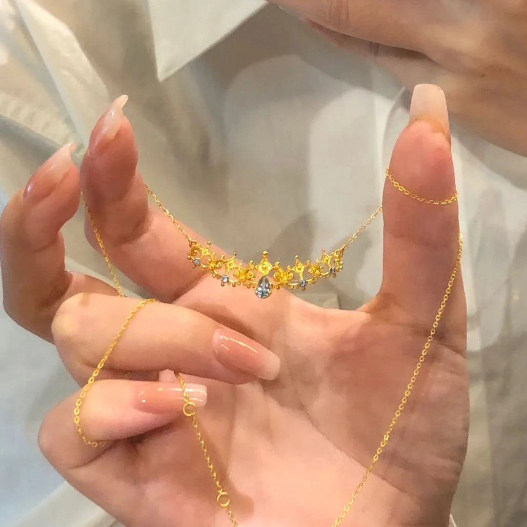 New in exquisite necklace High quality light luxury collar chain simple Romantic crown pendant charm wedding jewelry gift
