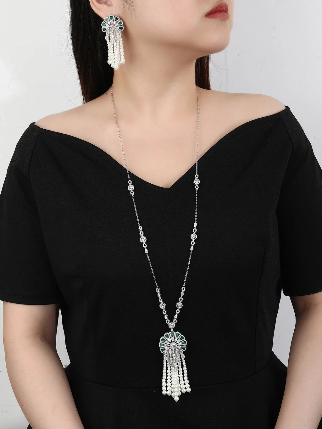 women's pendant necklace; personalized necklace; women's jewelry.