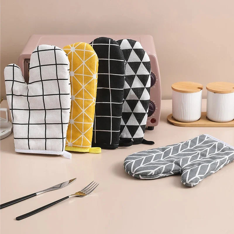 2 pieces of insulated kitchen gloves, heat-resistant microwave gloves, heat-resistant thickened grid oven gloves