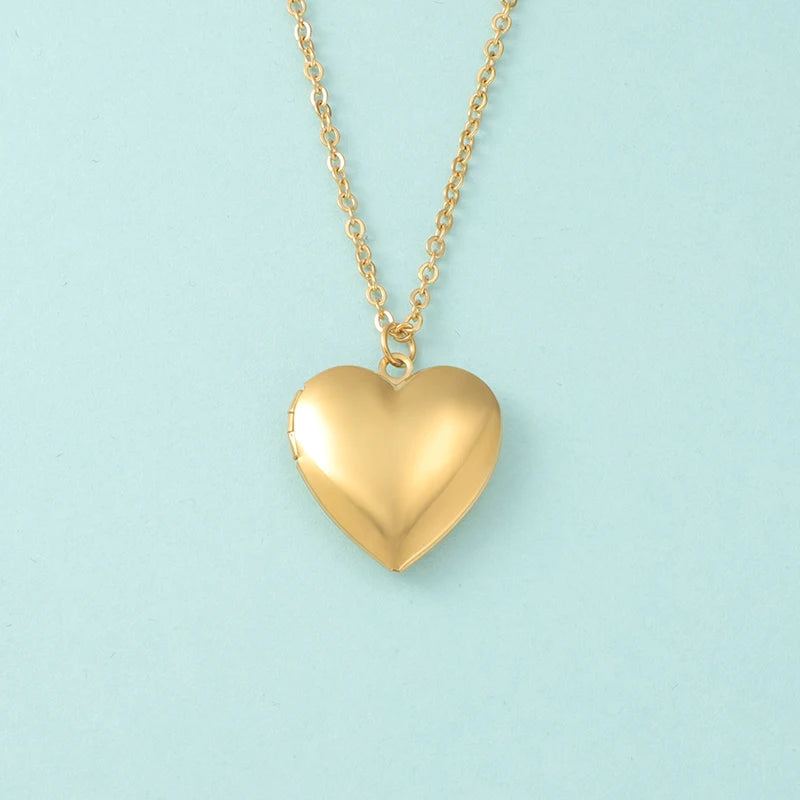 RUMNVNTY 5pc Carved Designs Round Photo Frame Pendant Necklace Stainless Steel Charms Locket Girls Women Memorial Jewelry
