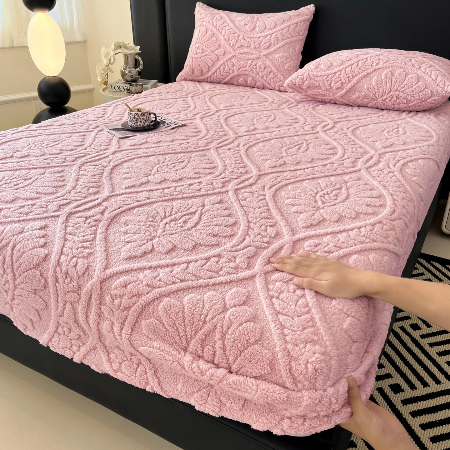 European Style Jacquard Taffeta Fitted Sheet Winter Warm Soft Plush Mattress Protector with Deep Pockets Floral Queen Bed Sheets