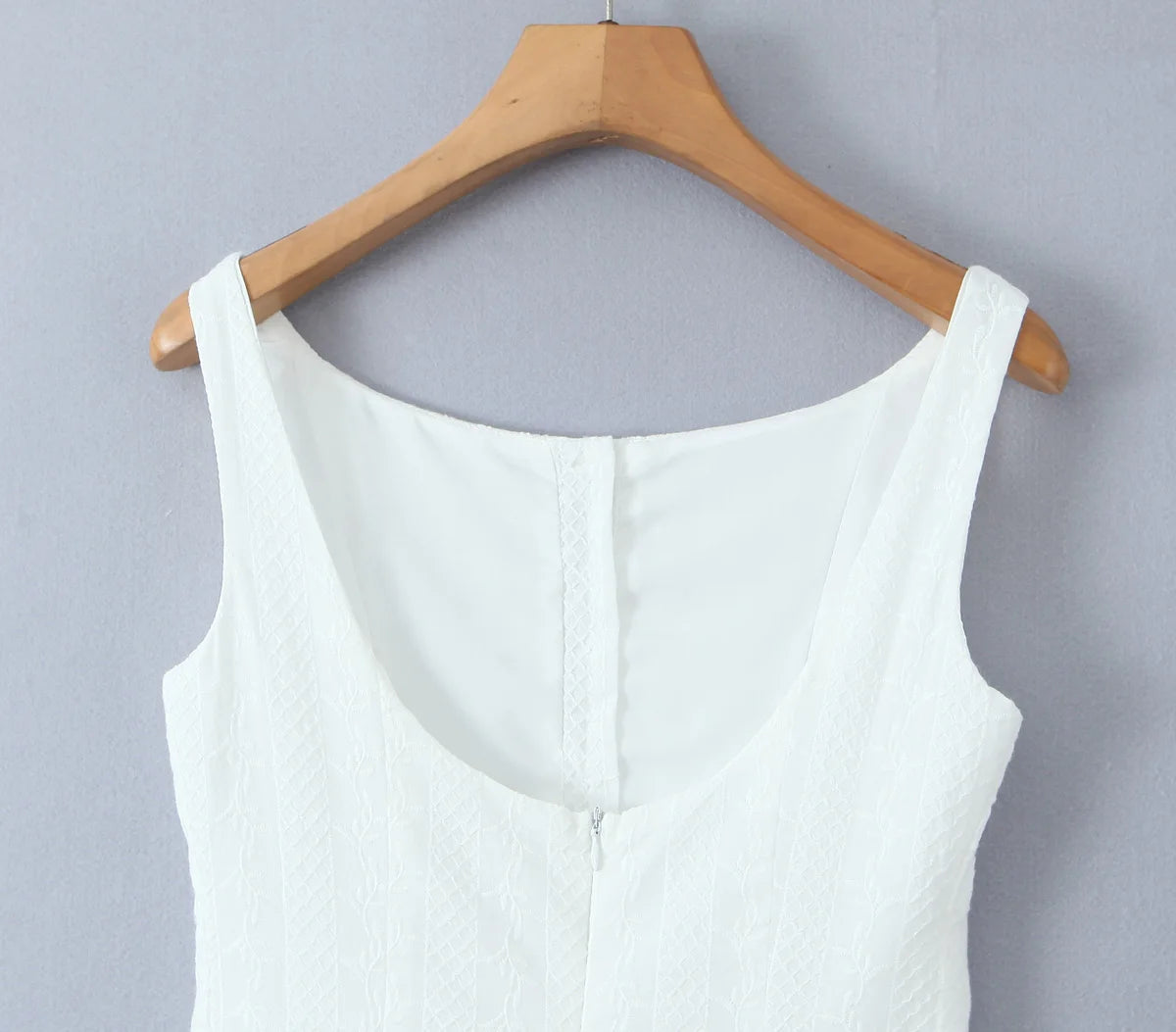 2024 Sexy White Embroidery Lace Low Waist Mini Tank Dress Women Open Buttons Neck Bodycon Sleeveless Ruched Hem Swing Party Robe