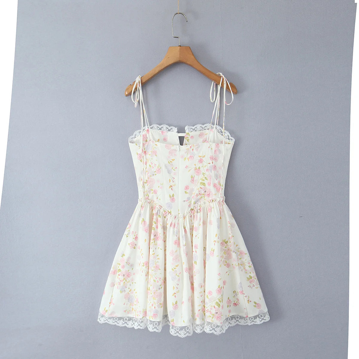 YENKYE Sexy Elegant Women Lace Patchwork Floral Print Sling Mini Dress Low Waist A-line Summer Holiday Party Dresses Pretty Robe