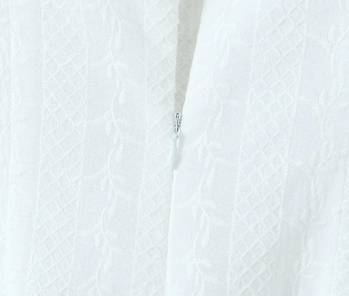 2024 Sexy White Embroidery Lace Low Waist Mini Tank Dress Women Open Buttons Neck Bodycon Sleeveless Ruched Hem Swing Party Robe