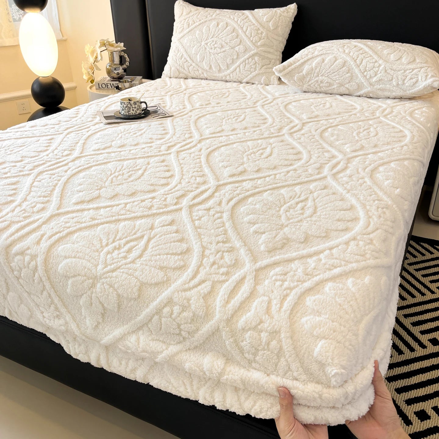 European Style Jacquard Taffeta Fitted Sheet Winter Warm Soft Plush Mattress Protector with Deep Pockets Floral Queen Bed Sheets