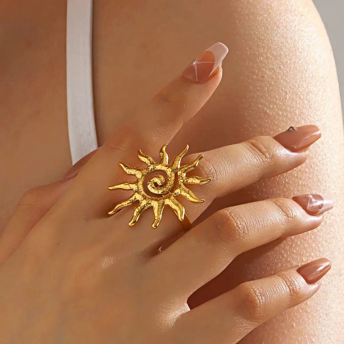 Fashion Vintage Chic Sun Shaped Pendant Necklace Stainless Steel Earrings Y2K Choker Golden Ring Jewlery Accessories Party Gifts
