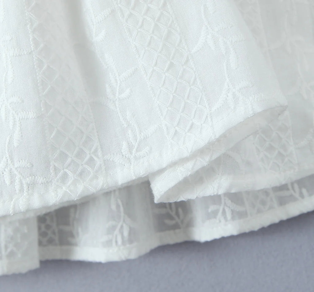 2024 Sexy White Embroidery Lace Low Waist Mini Tank Dress Women Open Buttons Neck Bodycon Sleeveless Ruched Hem Swing Party Robe